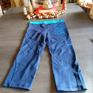 Nike Pro cropped leggings like new small